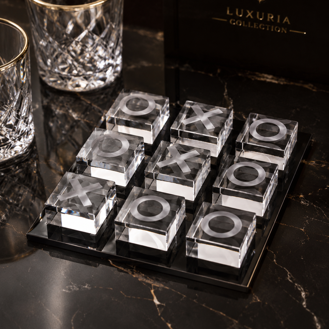 Échiquier XO en Cristal Noir & Blanc — Objet d’Art Décoratif